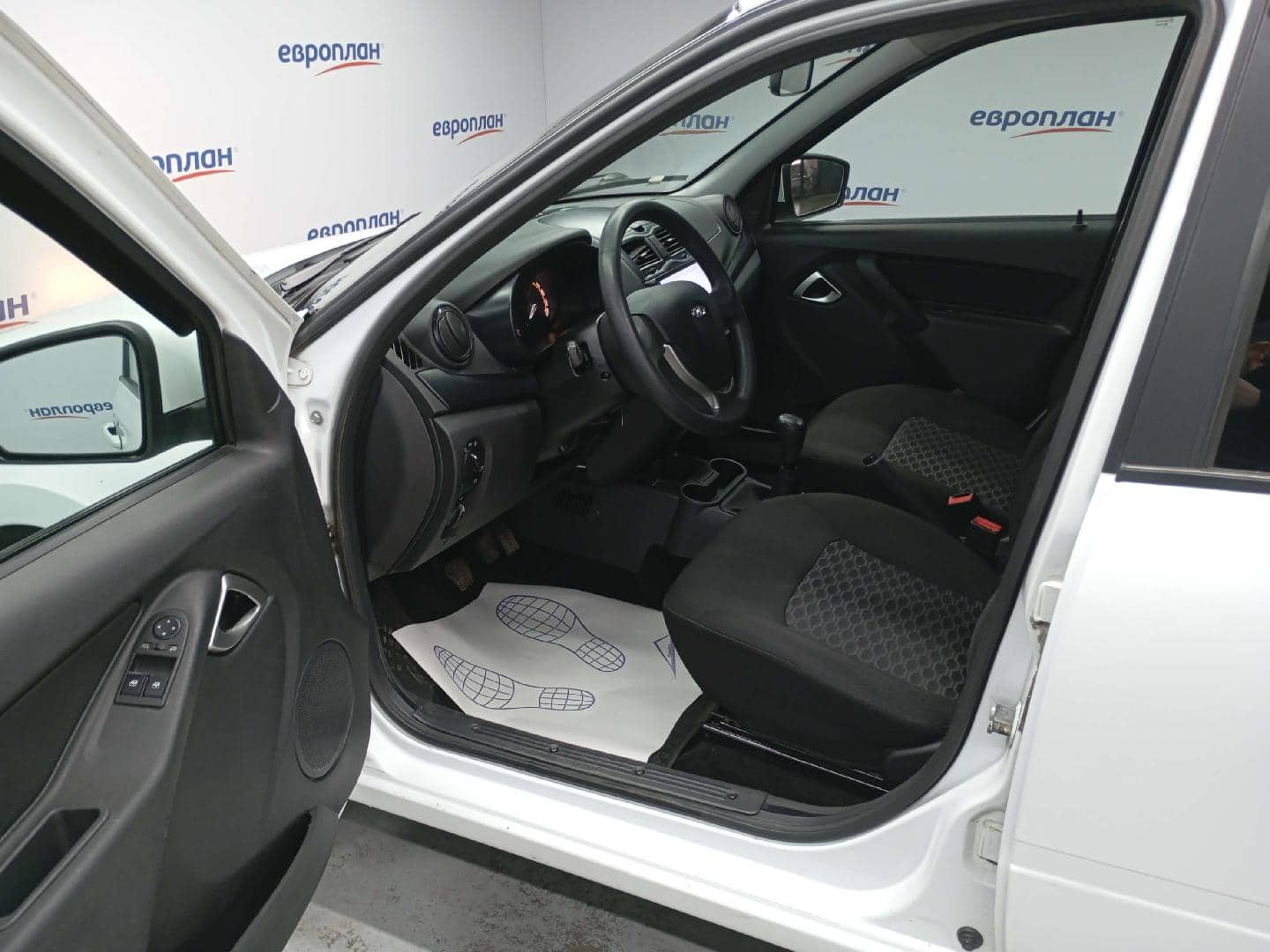 Lada Granta лифтбек,  102 035 км, 2023 года в лизинг