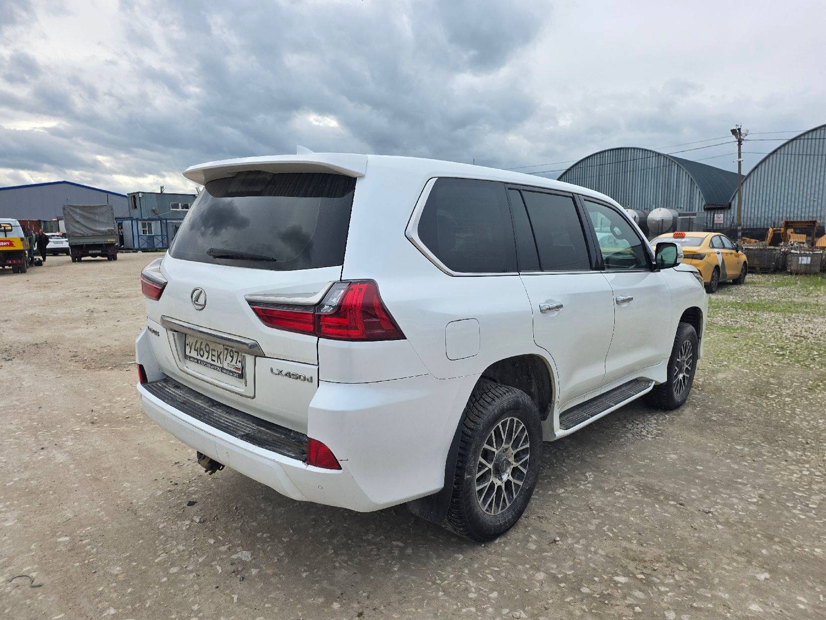 Lexus LX 450d,  366 376 км, 2018 года в лизинг