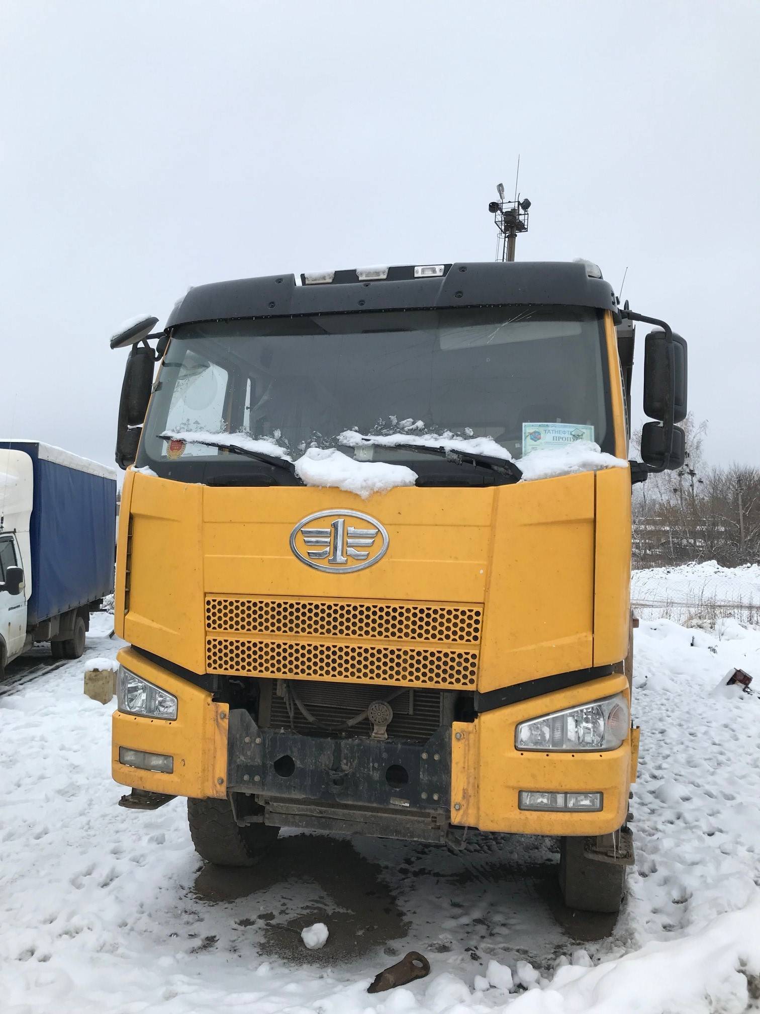 FAW CA3310P66K24T4E5 8х4,  100 000 км, 2021 года