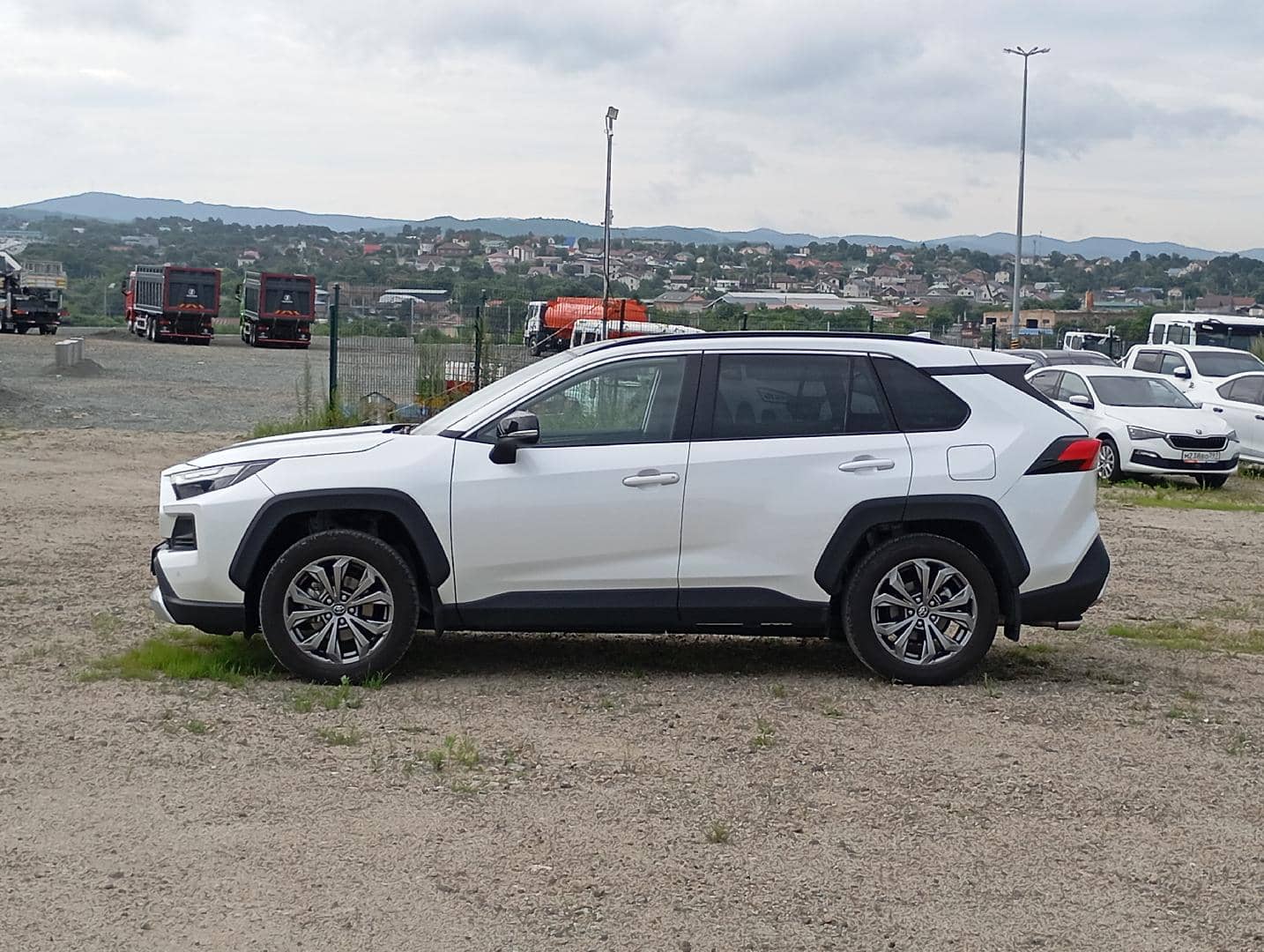 Toyota RAV4,  37 394 км, 2023 года в лизинг