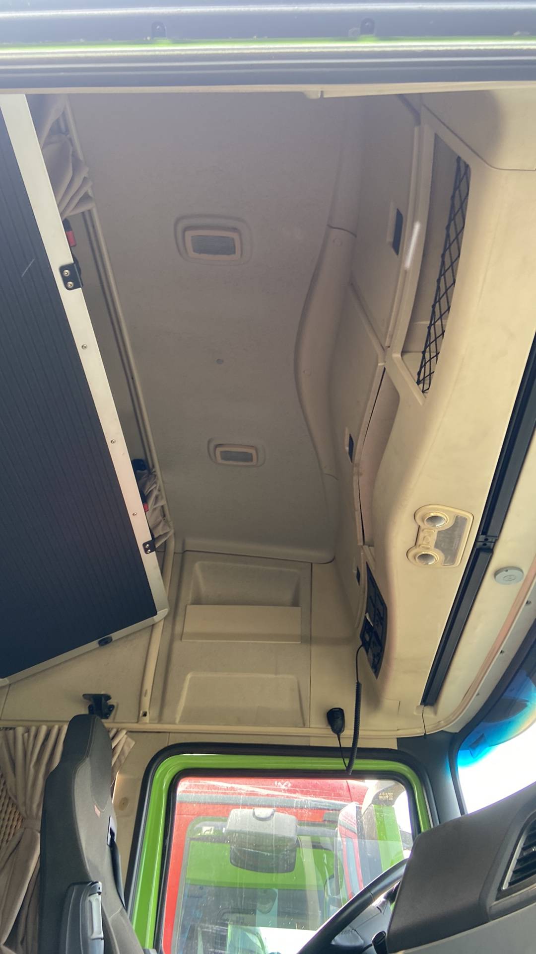 Shacman SX42584W324C,  93 177 км, 2023 года в лизинг