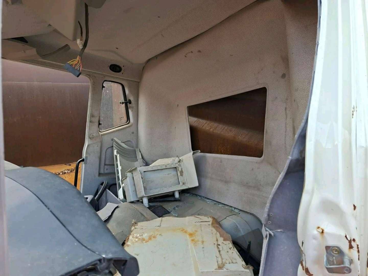 FAW CA3310P66K24T4E5 8х4, 2023 года в лизинг