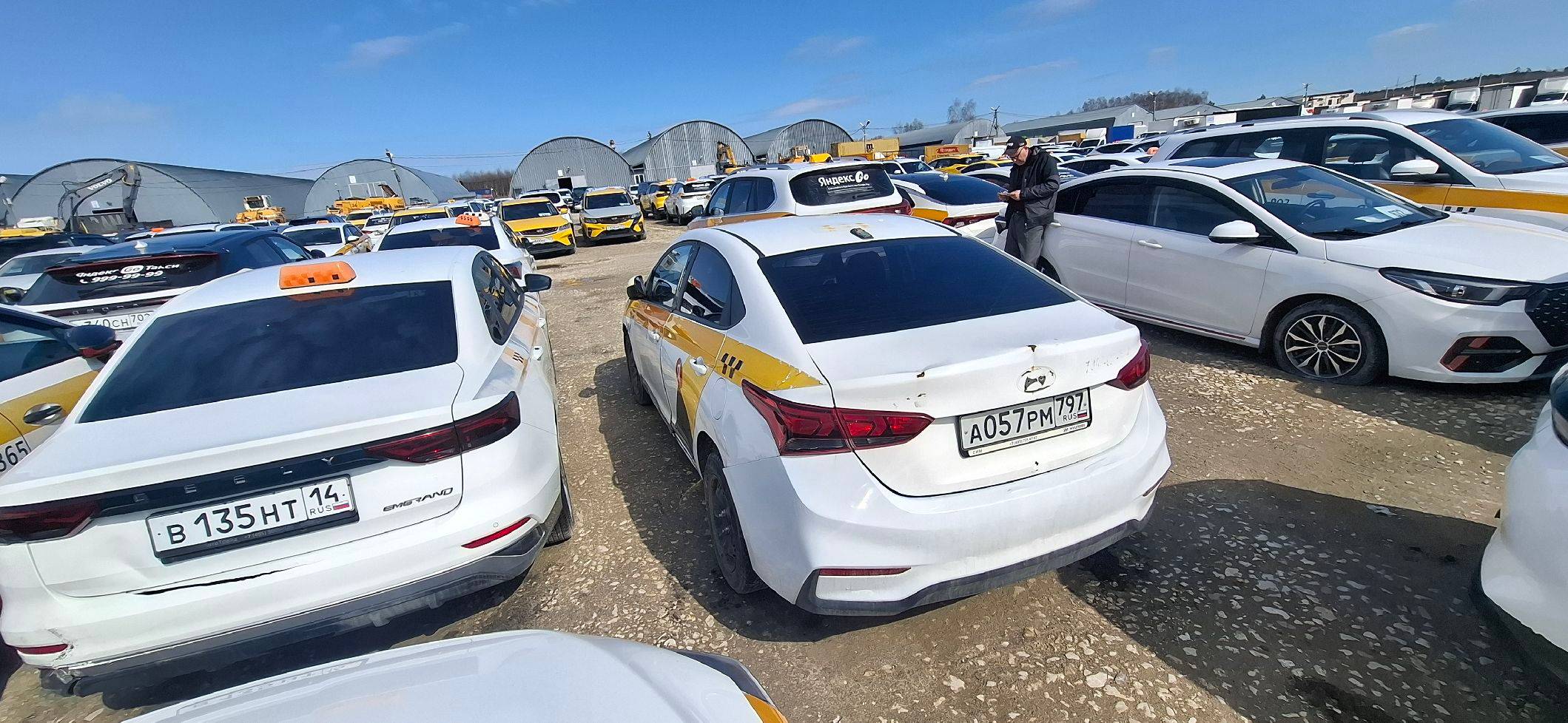 Solaris HS,  352 121 км, 2024 года в лизинг