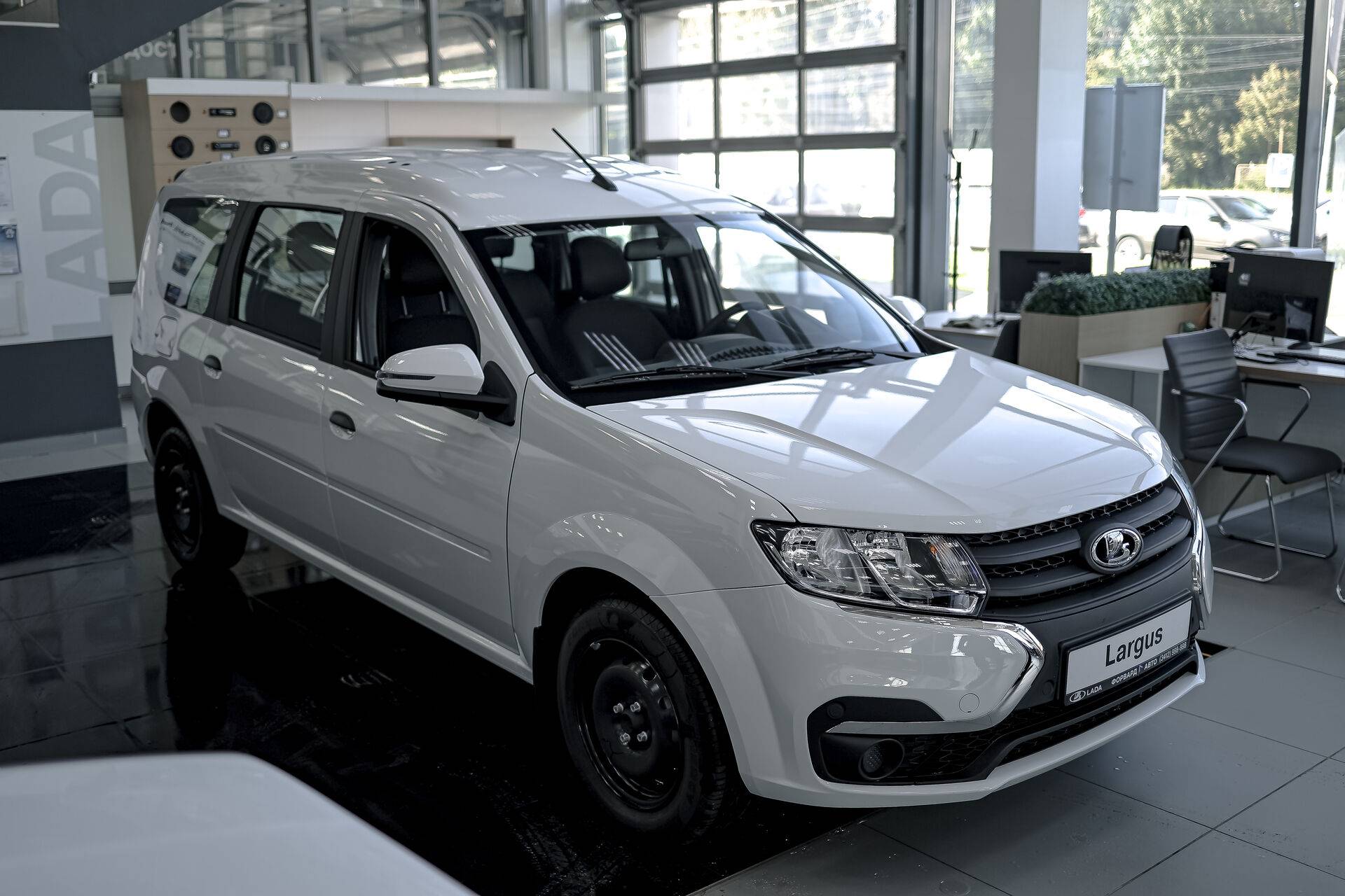 Lada Largus фургон Classic 1.6 90hp 5MT