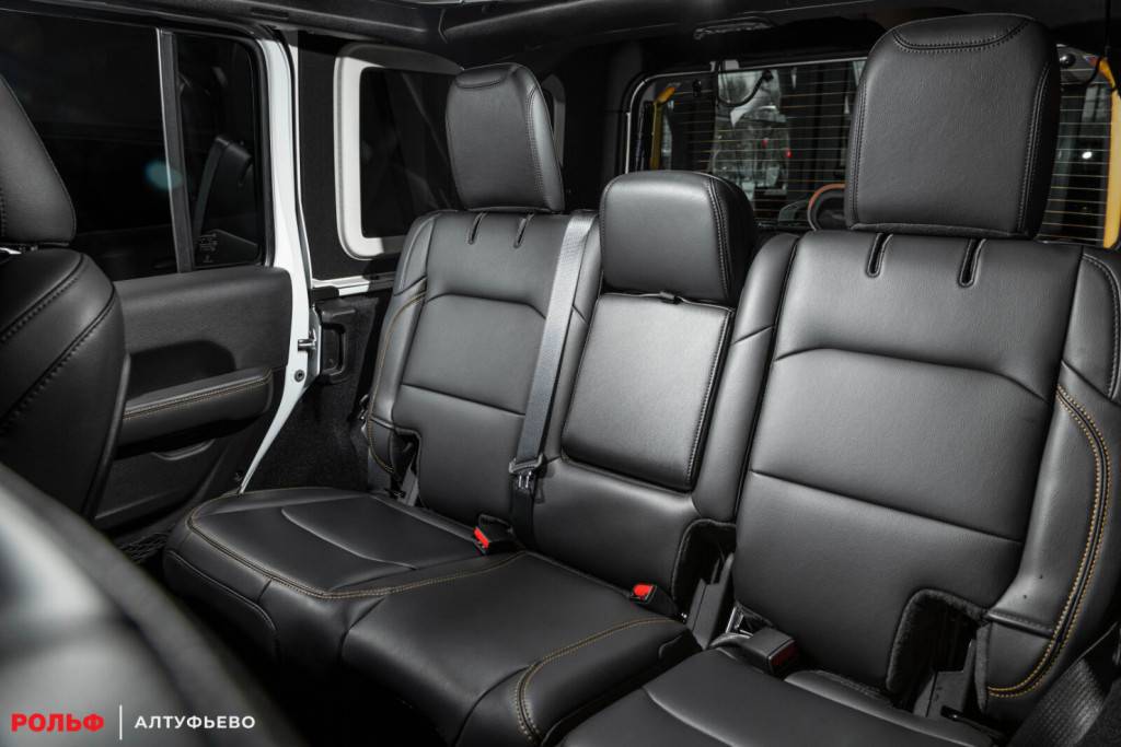 Jeep Wrangler Sahara 2.0T 8AT