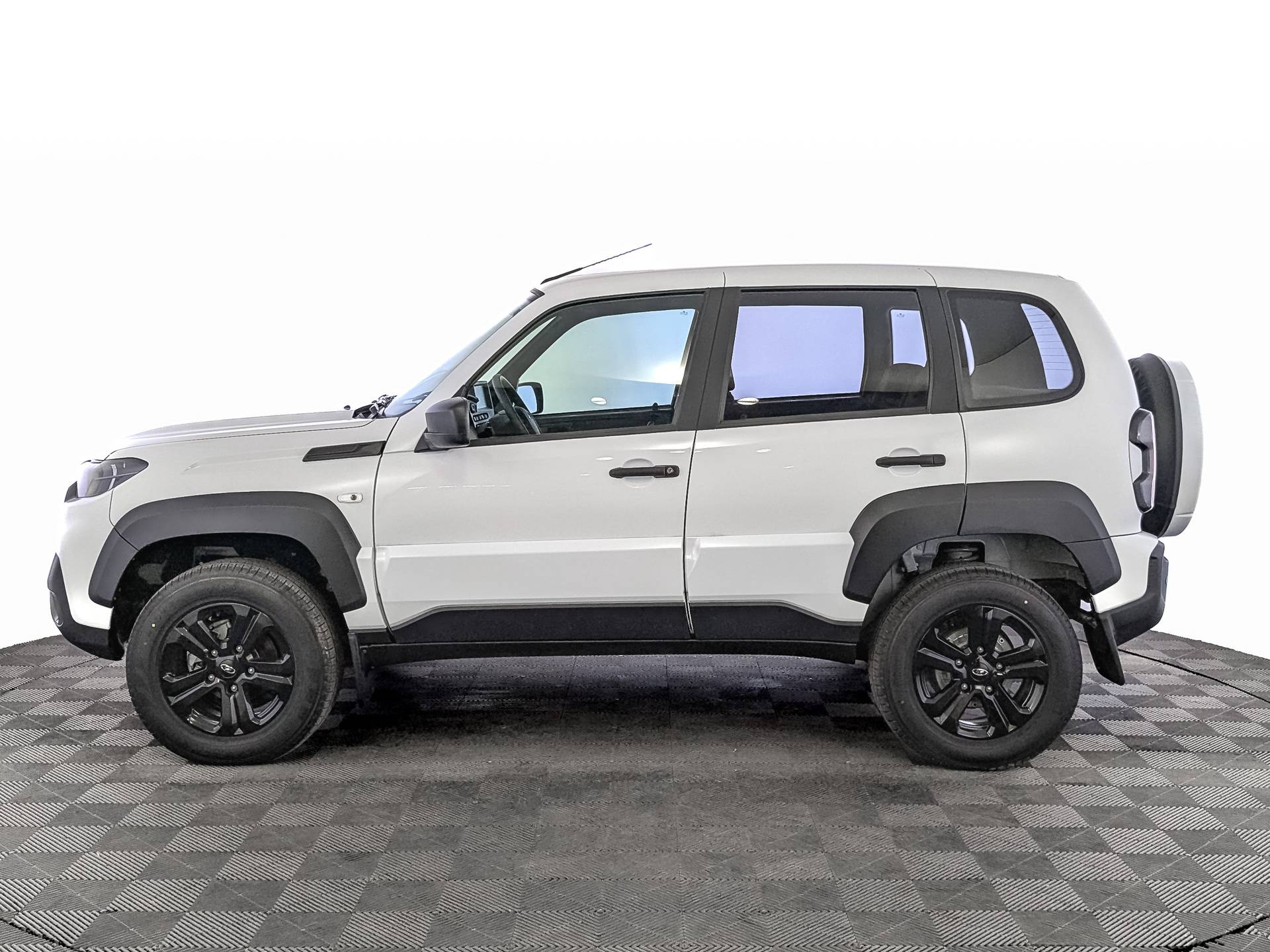 Lada Niva Travel BLACK 24 MMS IVI 1.7 80hp 5MT