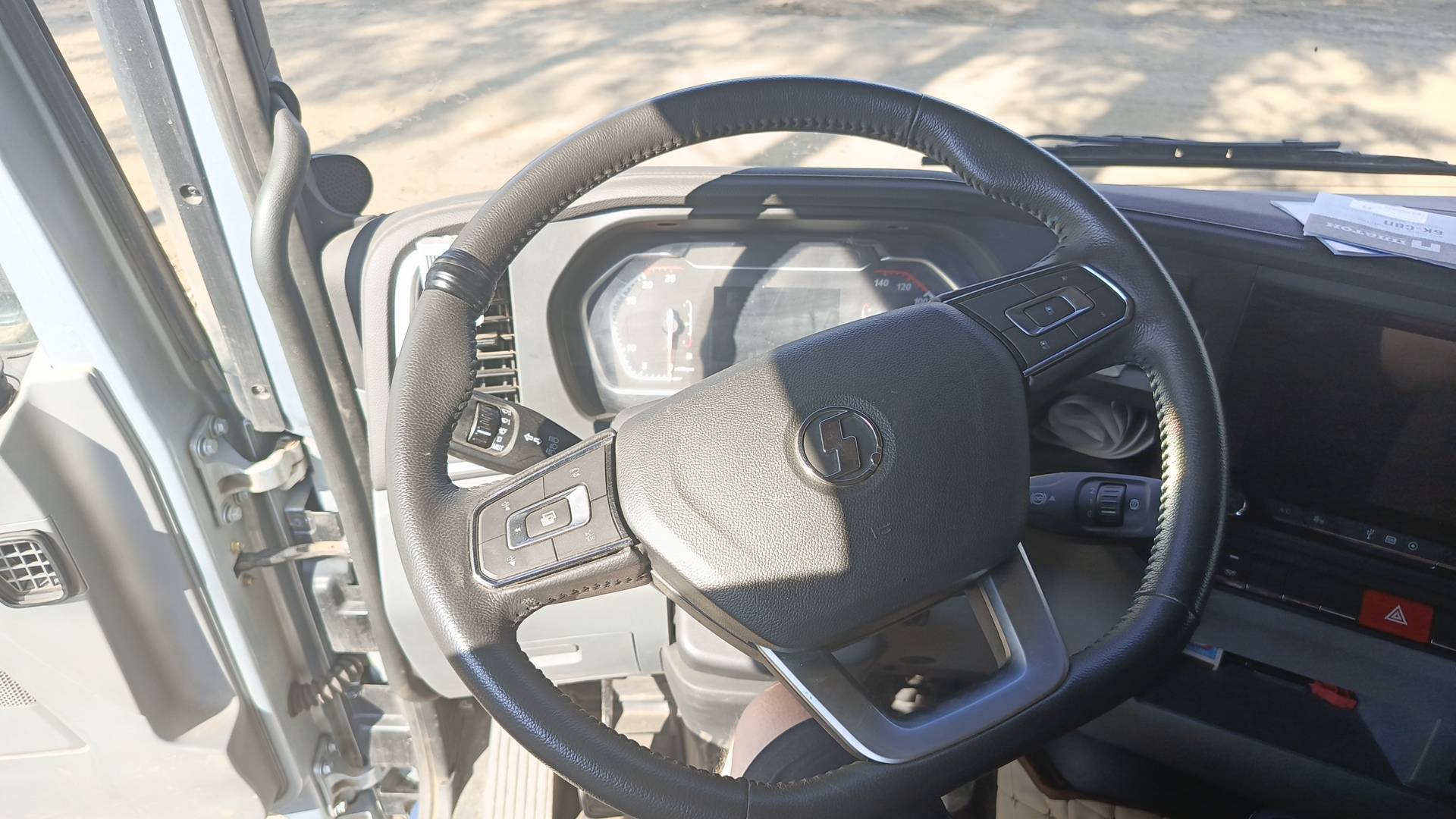 Shacman SX42566V324,  75 148 км, 2024 года в лизинг