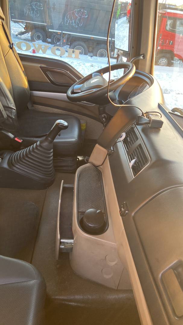 HOWO ZZ3317V386GE1 8х4,  28 863 км, 2024 года в лизинг