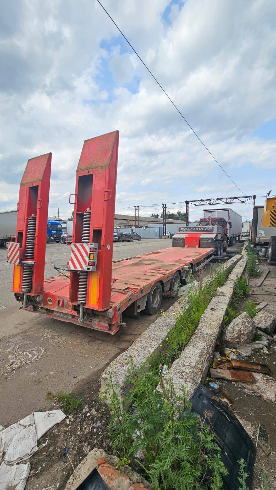 Компания СпецПрицеп Тяжеловоз низкорамный 9942L3