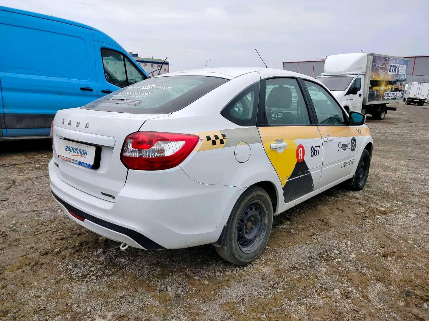 Lada Granta лифтбек,  130 246 км, 2023 года в лизинг