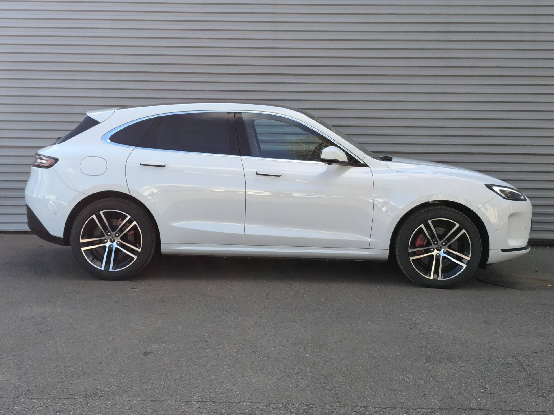 Seres M5 Premium 1.5hyb AT 4WD