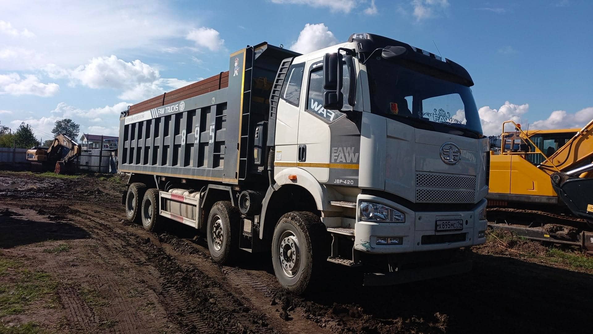FAW CA3310P66K24T4E5 8х4,  81 752 км, 2021 года