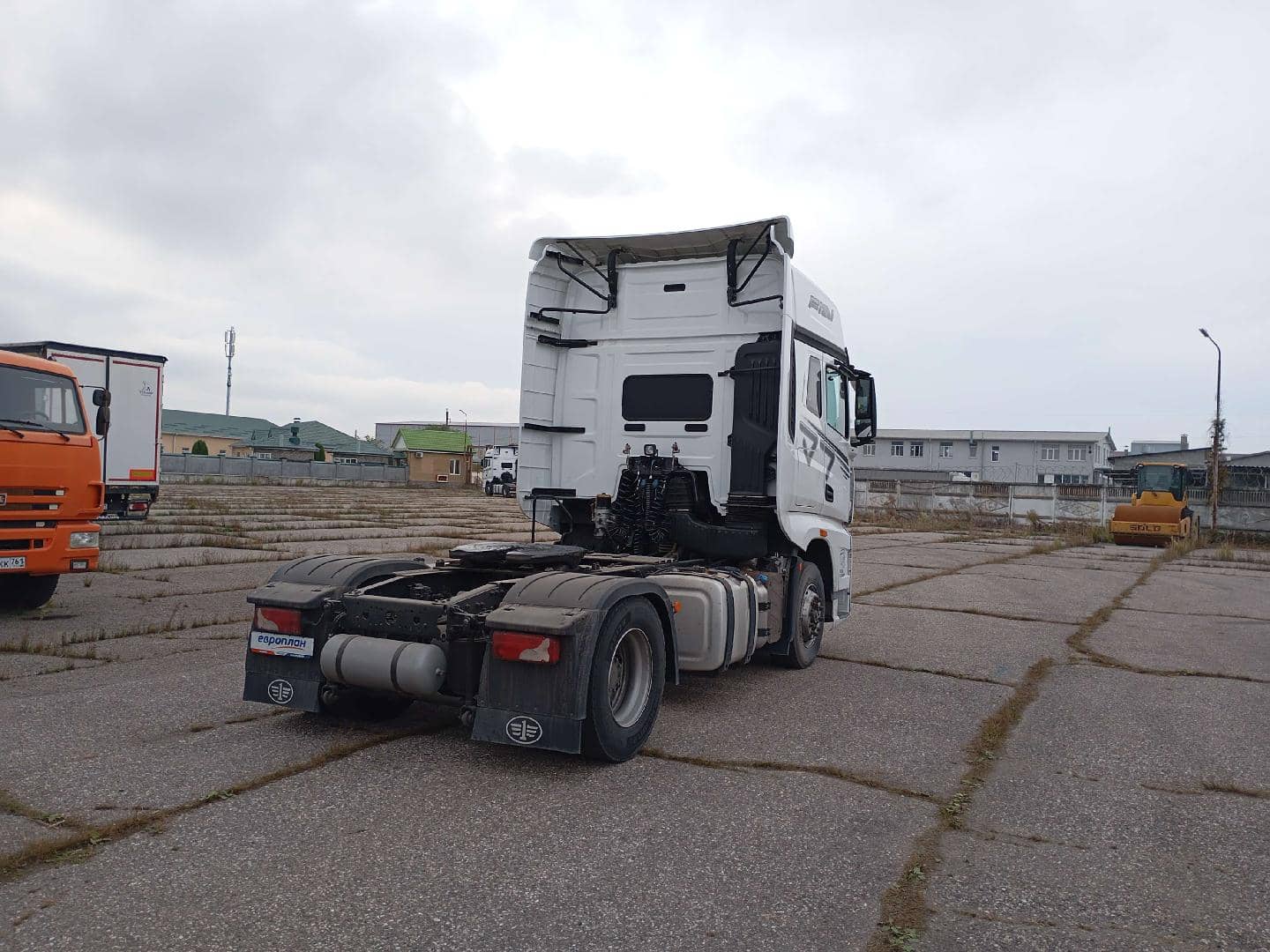 FAW CA4180P77K25E5 4x2,  497 139 км, 2023 года в лизинг