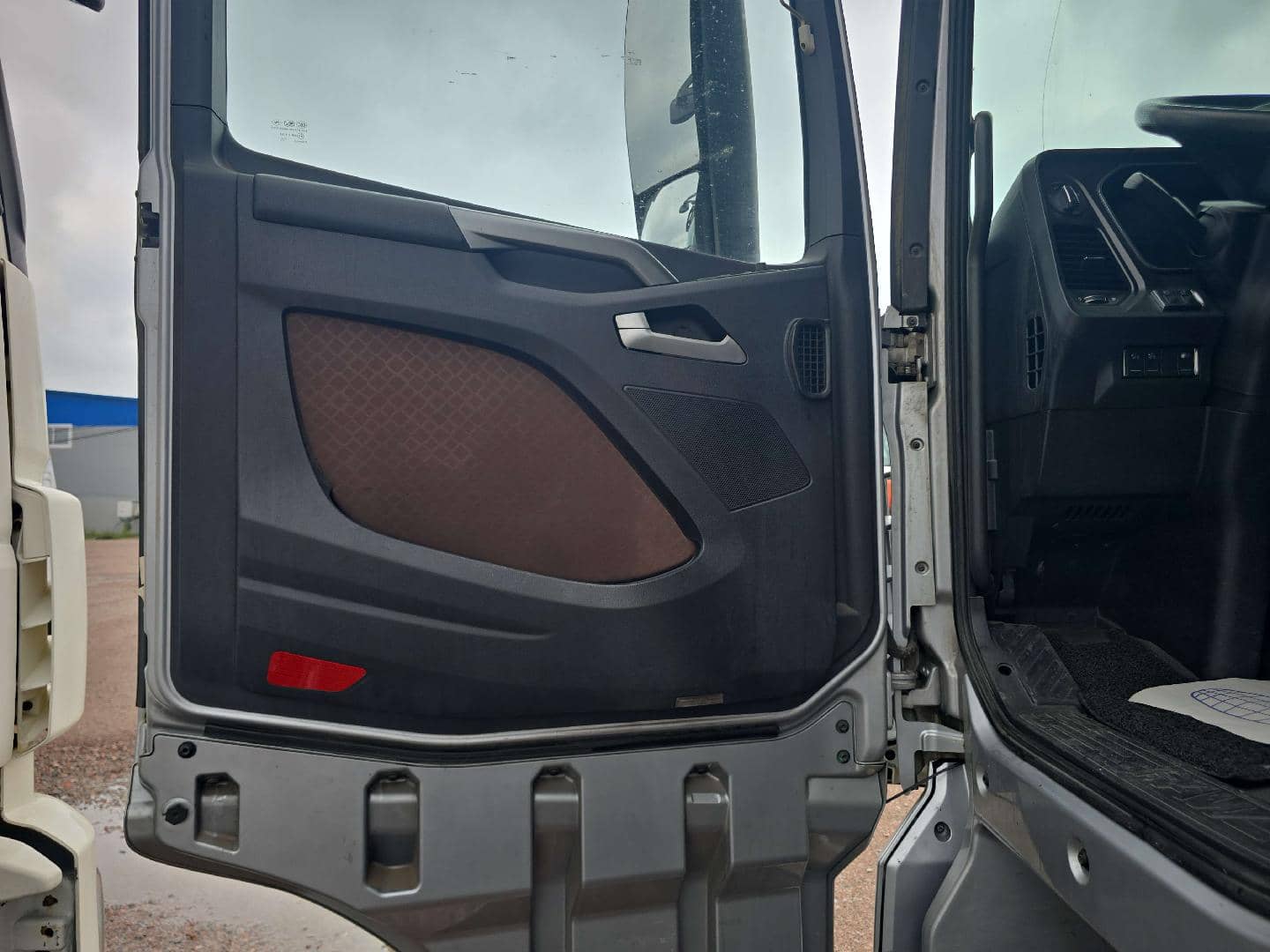 FAW CA4180P77K25E5 4x2,  327 783 км, 2023 года в лизинг