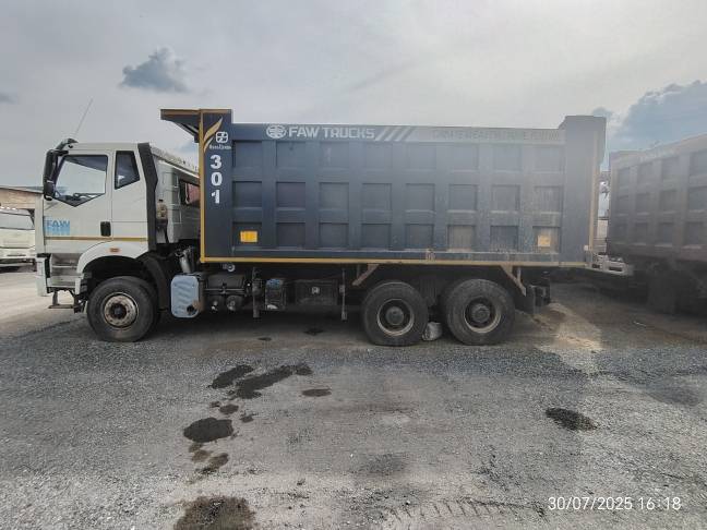 FAW CA3250P66K24T1E5 6х4,  135 000 км, 2022 года в лизинг