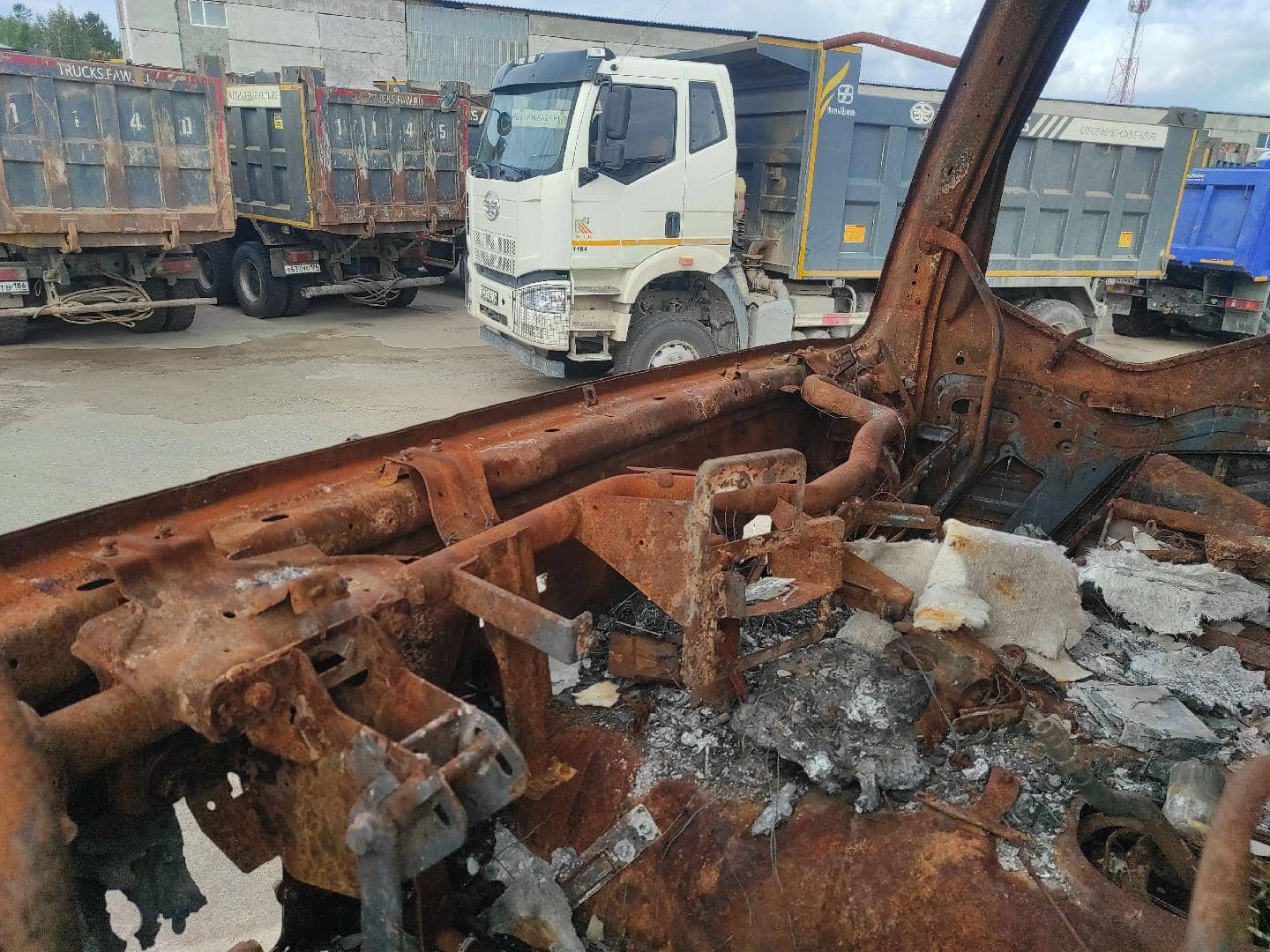 FAW CA3250P66K24L1TE5 6x6,  300 000 км, 2023 года в лизинг
