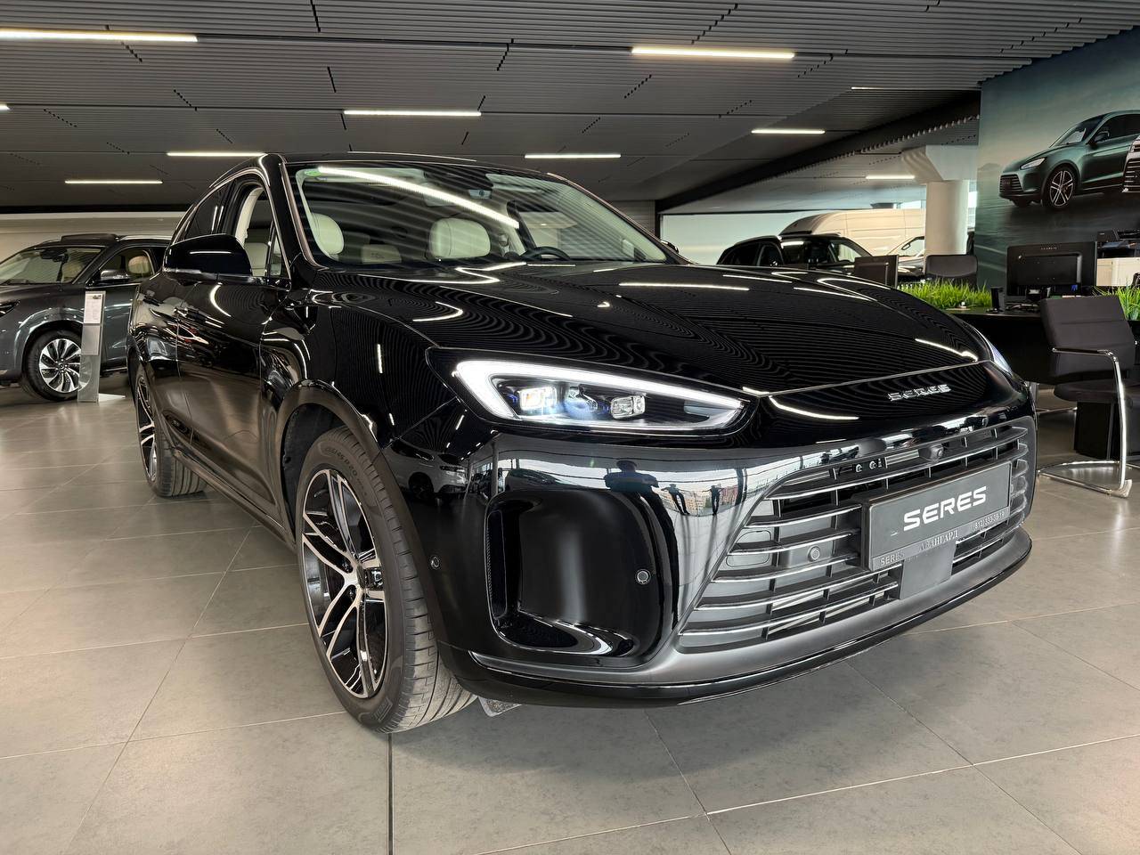 Seres M5 Premium 1.5hyb AT 4WD