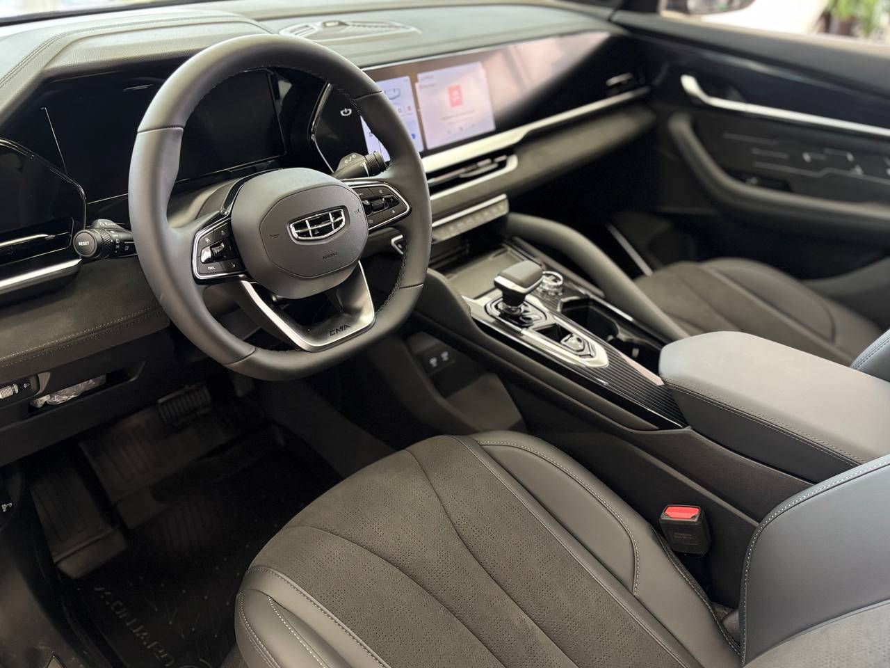 Geely Monjaro Luxury 2.0T (238 hp) 8AT 4WD