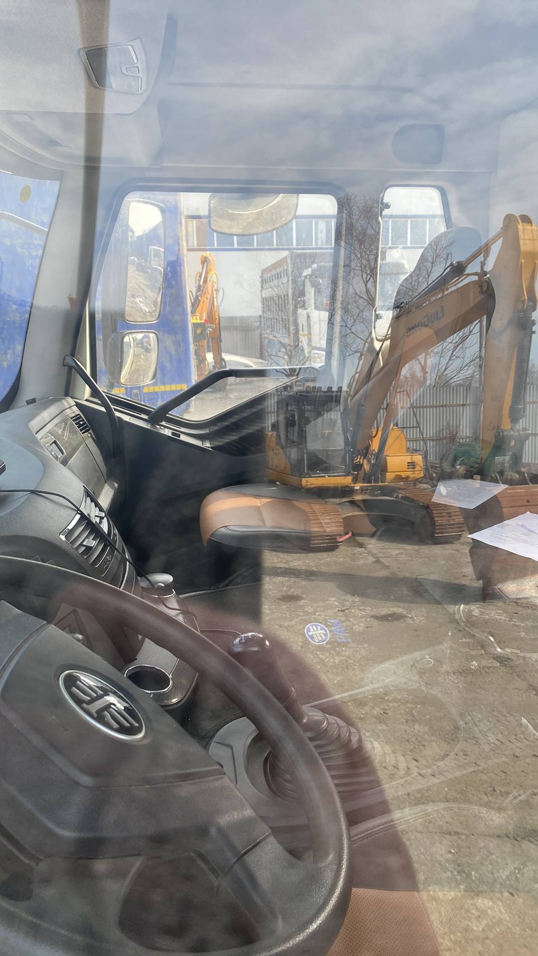 FAW CA3250P66K2T1E5  6х4,  200 000 км, 2023 года в лизинг