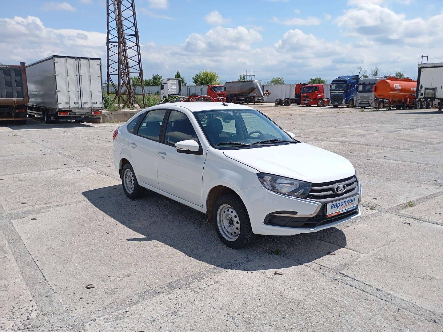 Lada Granta лифтбек,  12 388 км, 2024 года в лизинг