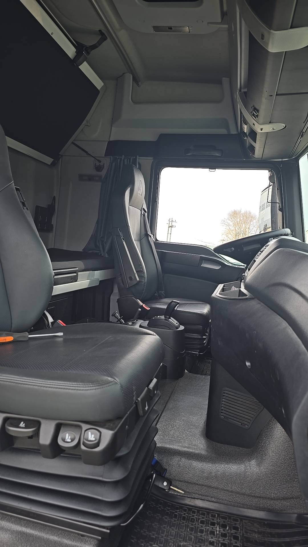 Sitrak C7H 4x2 ZZ4186V361HE,  291 651 км, 2023 года в лизинг