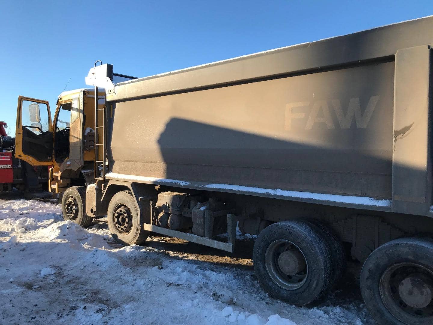 FAW CA3310P66K24T4E5 8х4,  100 000 км, 2021 года