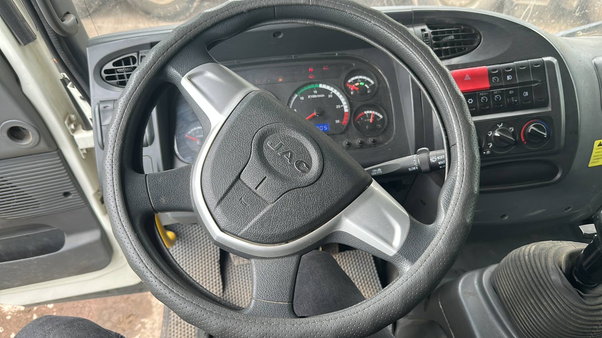 JAC N 200,  95 603 км, 2024 года в лизинг