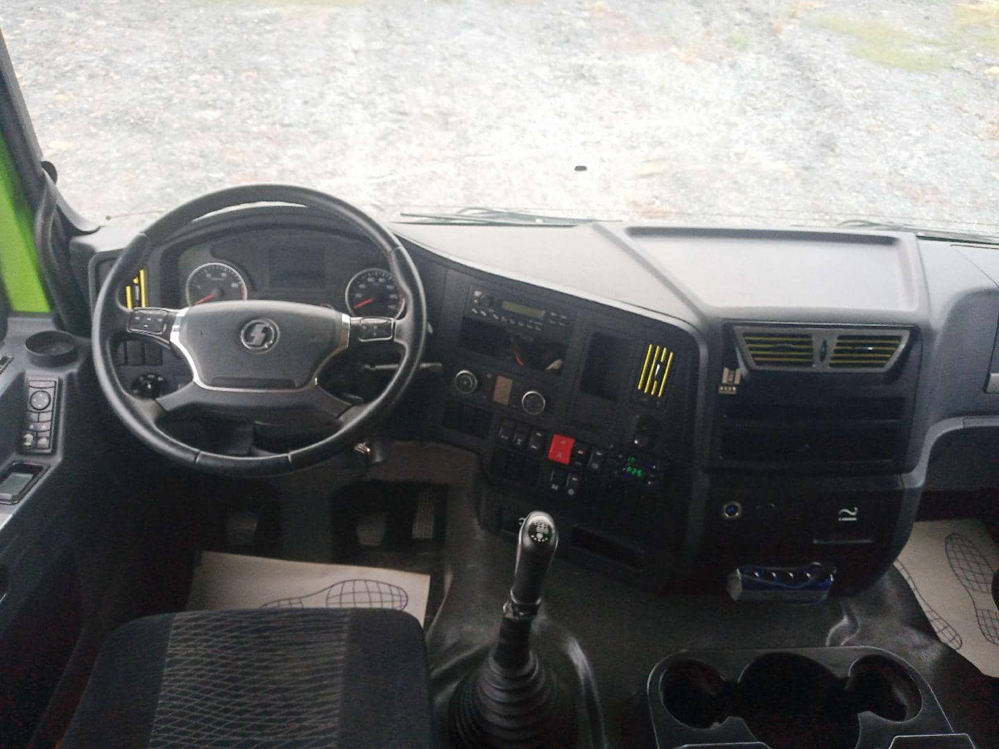 Shacman SX33186T366,  221 458 км, 2022 года в лизинг