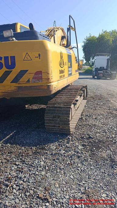 KOMATSU PC220-8MO