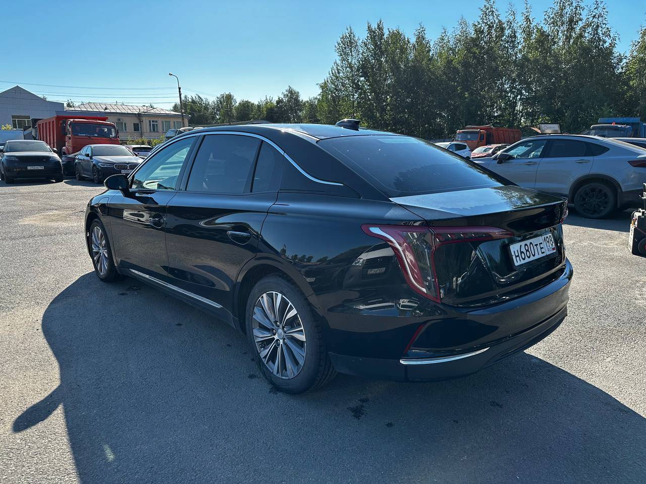 Hongqi E-QM5,  26 444 км, 2022 года в лизинг