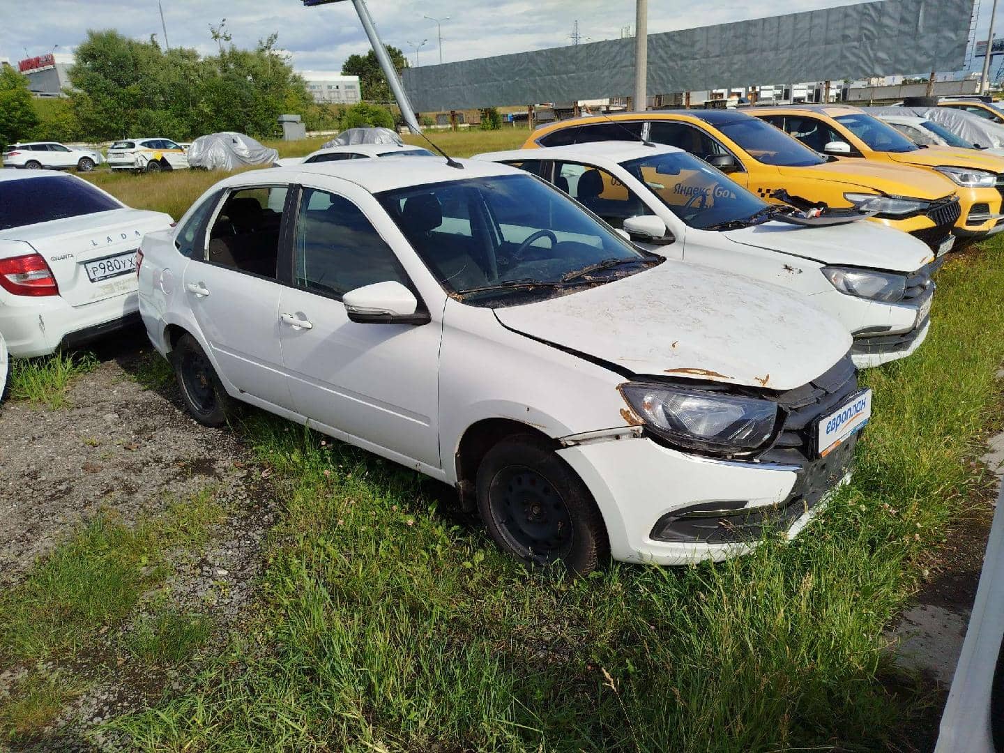 Lada Granta седан,  107 808 км, 2023 года в лизинг