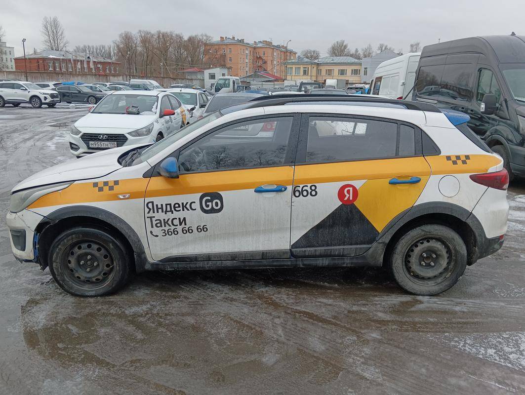KIA Rio X-Line,  259 991 км, 2019 года в лизинг