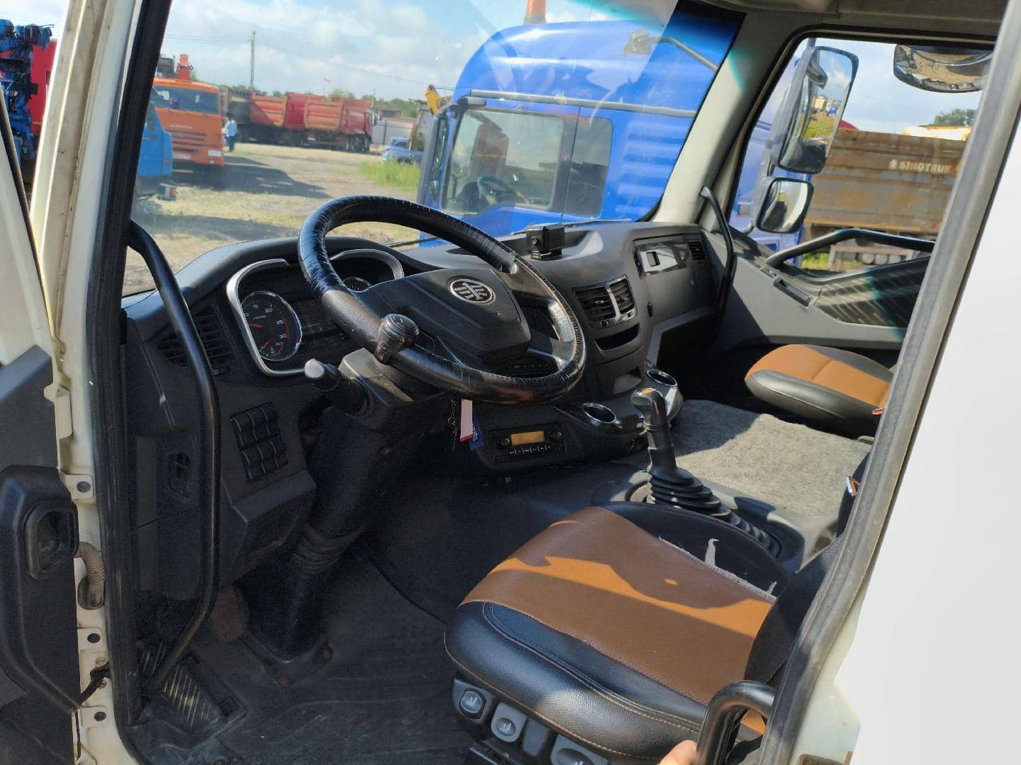 FAW CA3310P66K24T4E5 8х4,  294 801 км, 2023 года в лизинг