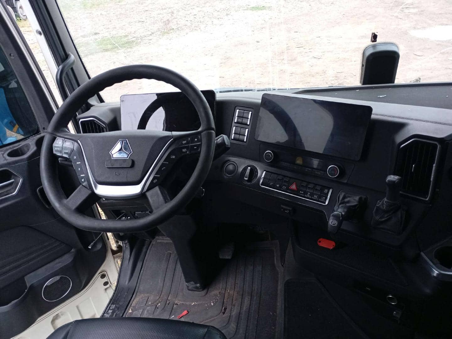 Sitrak С7Н MAX 6×4 ZZ4256V364HE,  200 951 км, 2024 года в лизинг