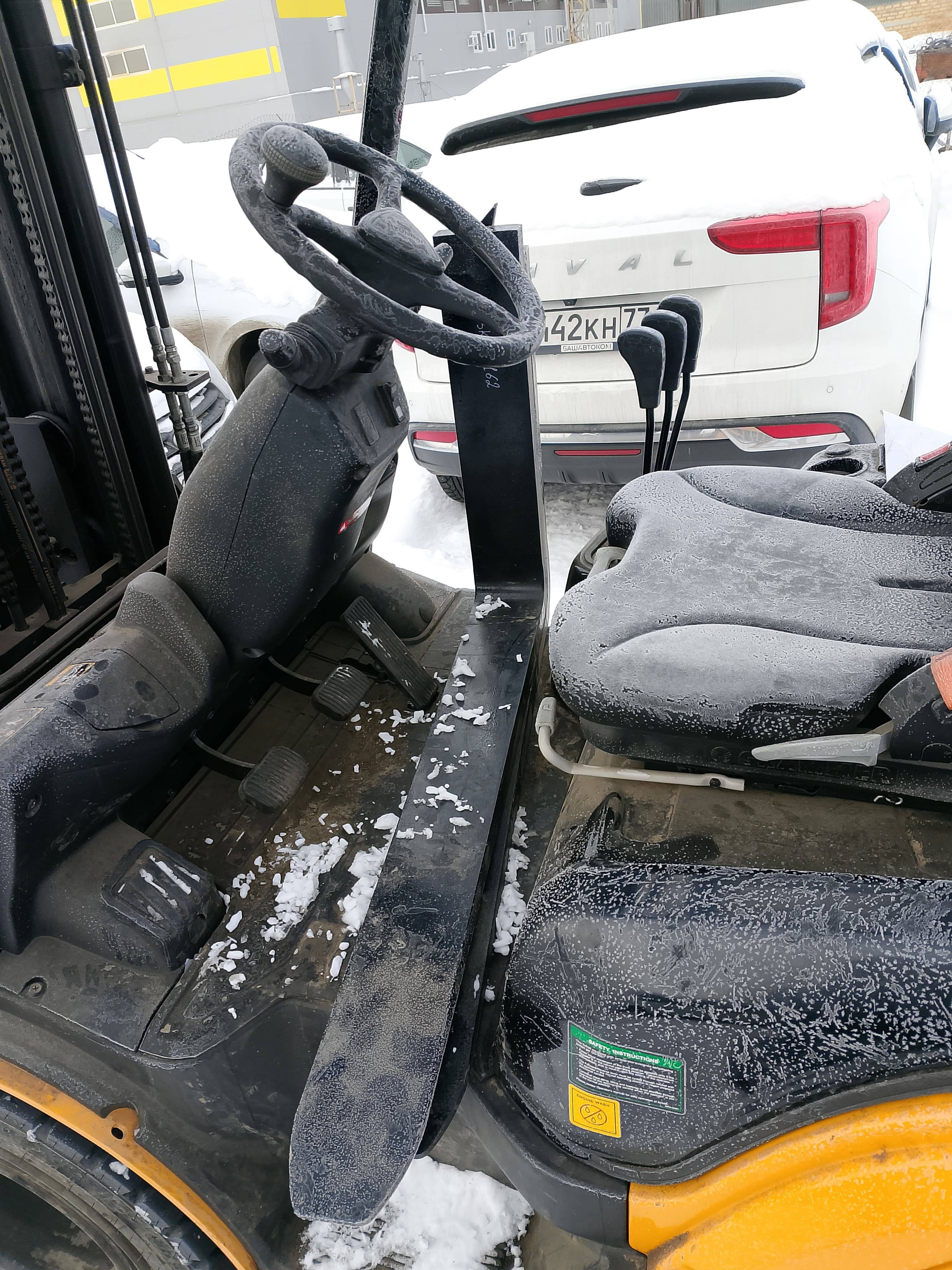 Hyundai 30D-9E Лот 000007422