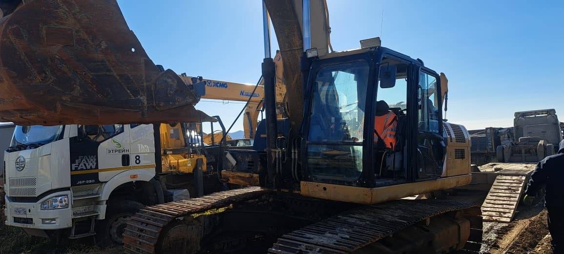 CATERPILLAR 330D2L, 2017 года