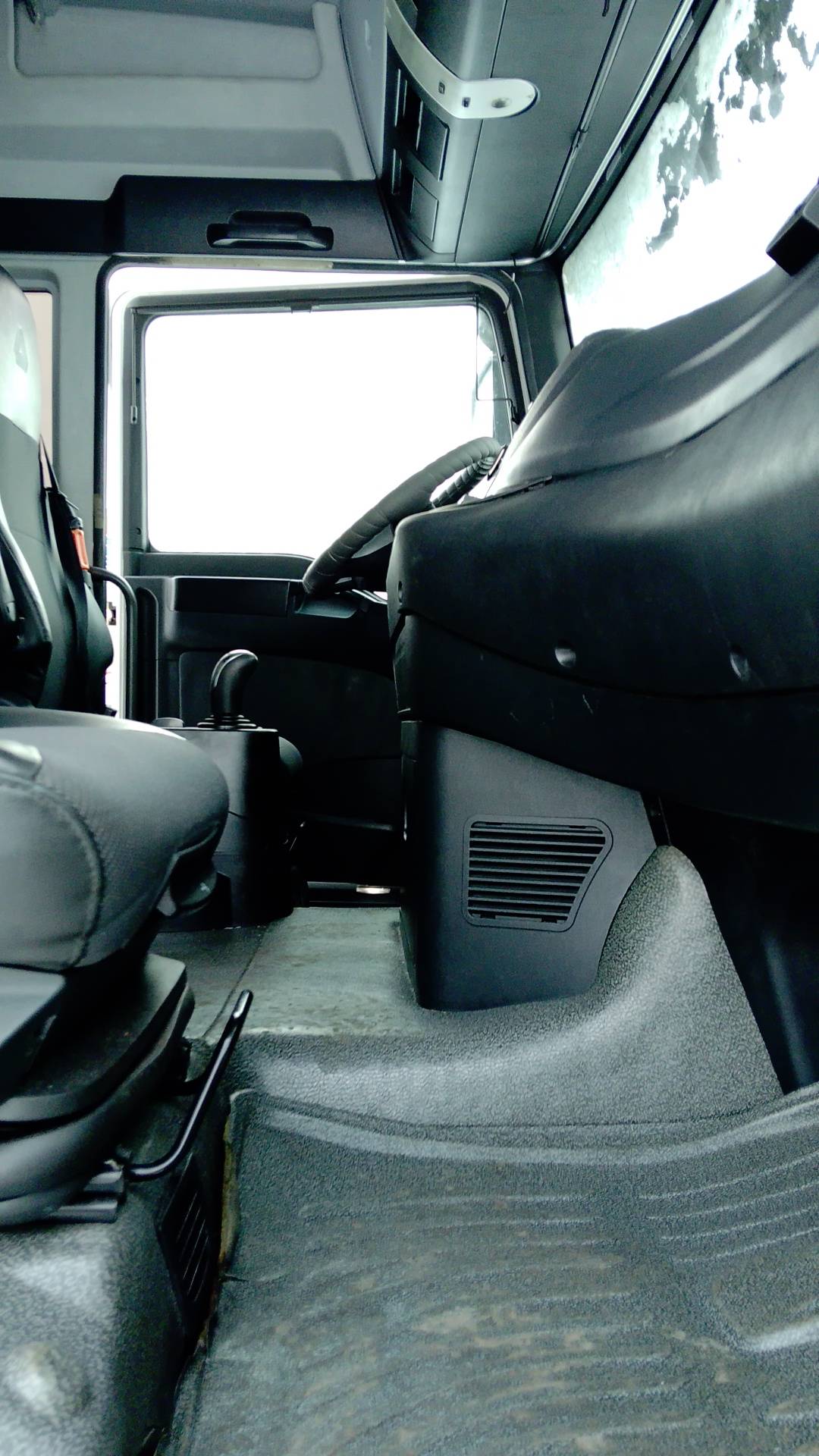 Sitrak C7H 4x2 ZZ4186V361HE,  302 494 км, 2022 года