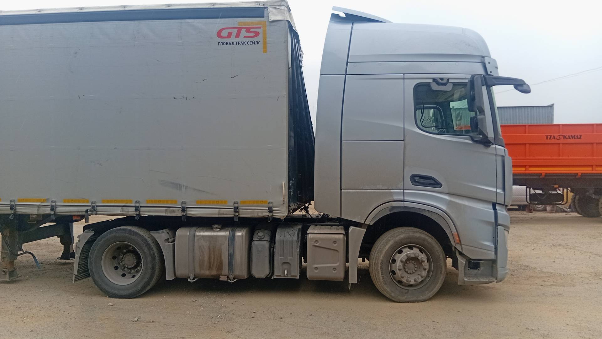 Shacman SX4188YY381,  290 215 км, 2023 года в лизинг