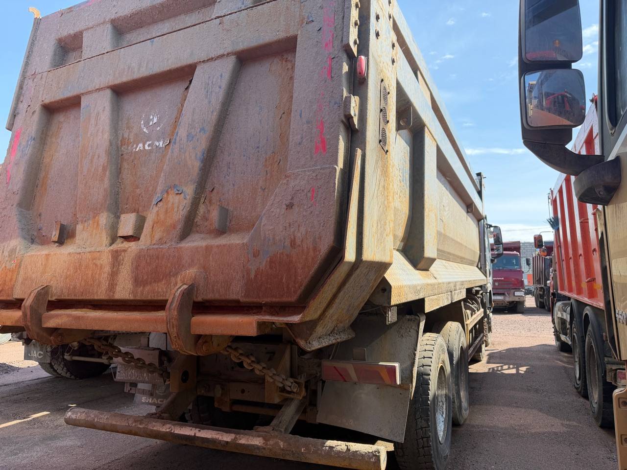 Shacman SX331863366,  182 293 км, 2024 года в лизинг