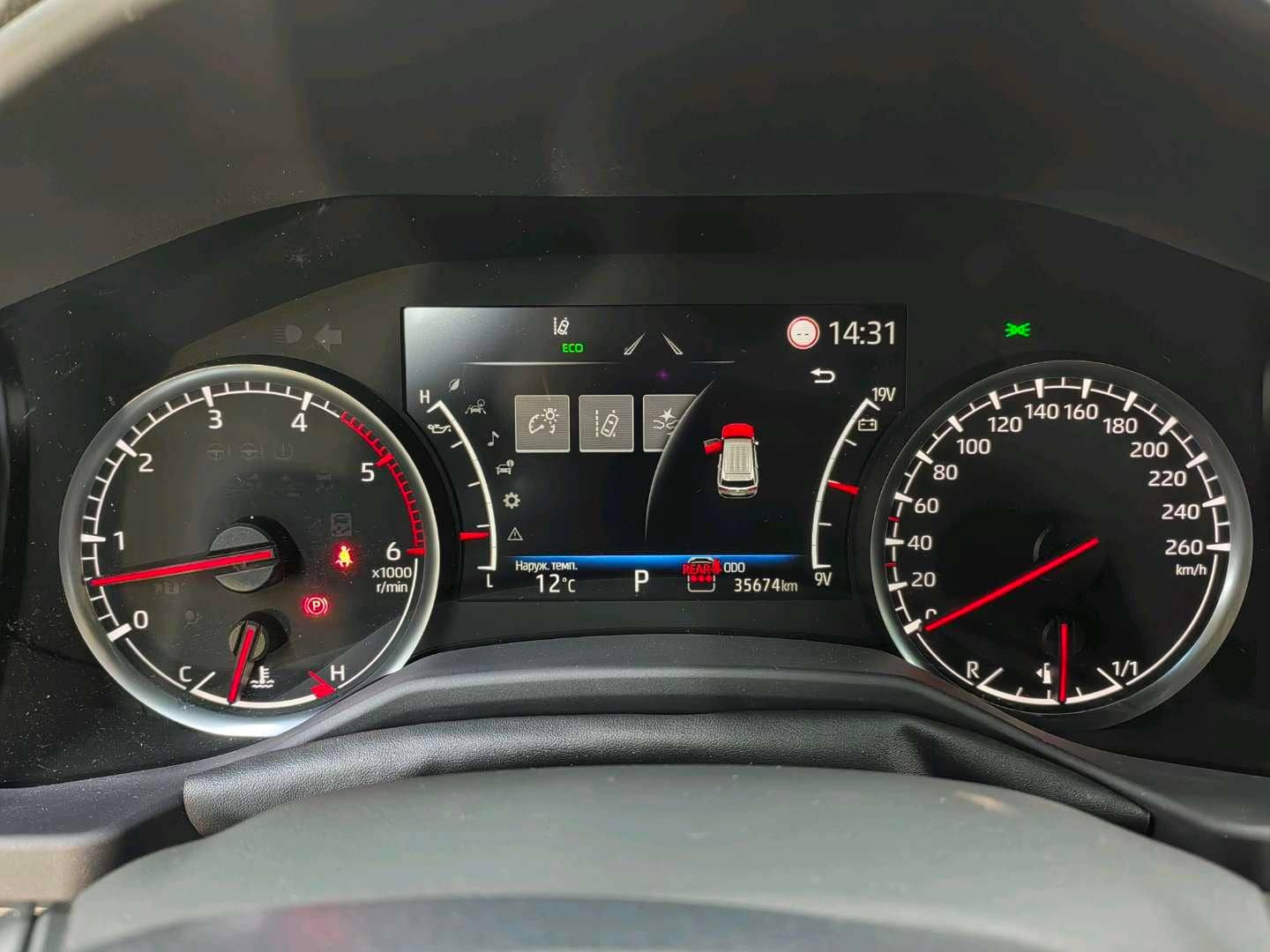 Toyota Land Cruiser 300,  35 674 км, 2022 года в лизинг
