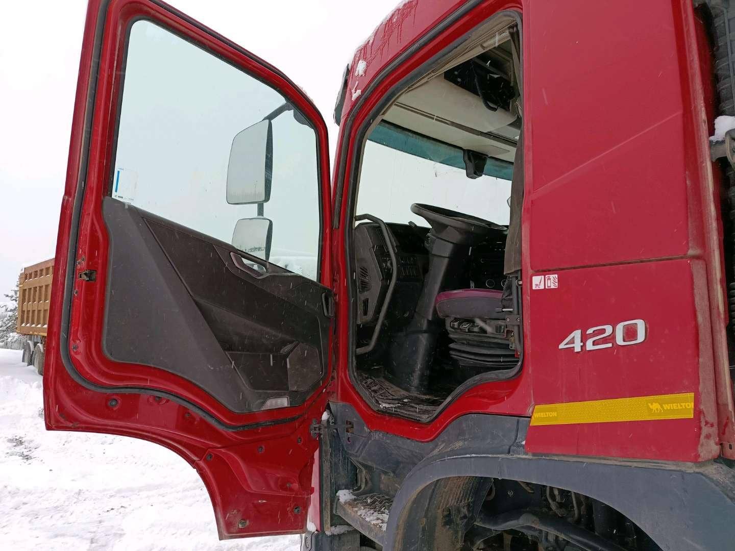 Volvo FM 420 8x4 (FMX),  345 129 км, 2022 года в лизинг