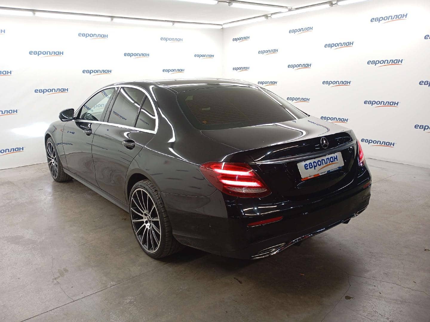Mercedes-Benz E седан,  175 524 км, 2020 года в лизинг