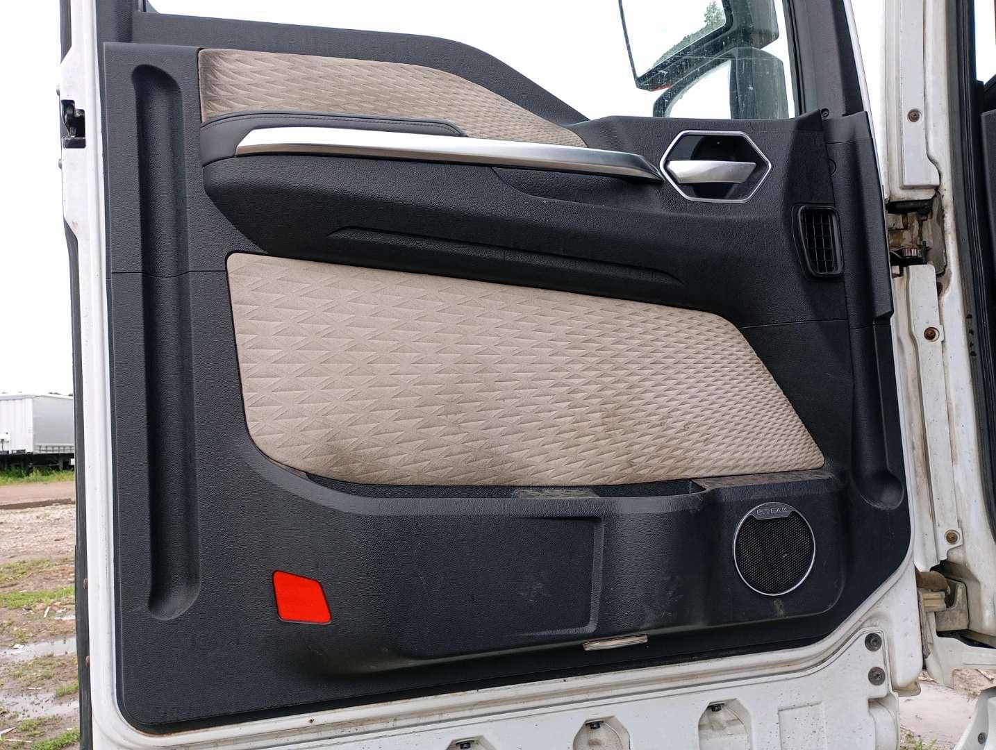 Sitrak C7H MAX ZZ4186V391HE,  650 000 км, 2023 года в лизинг