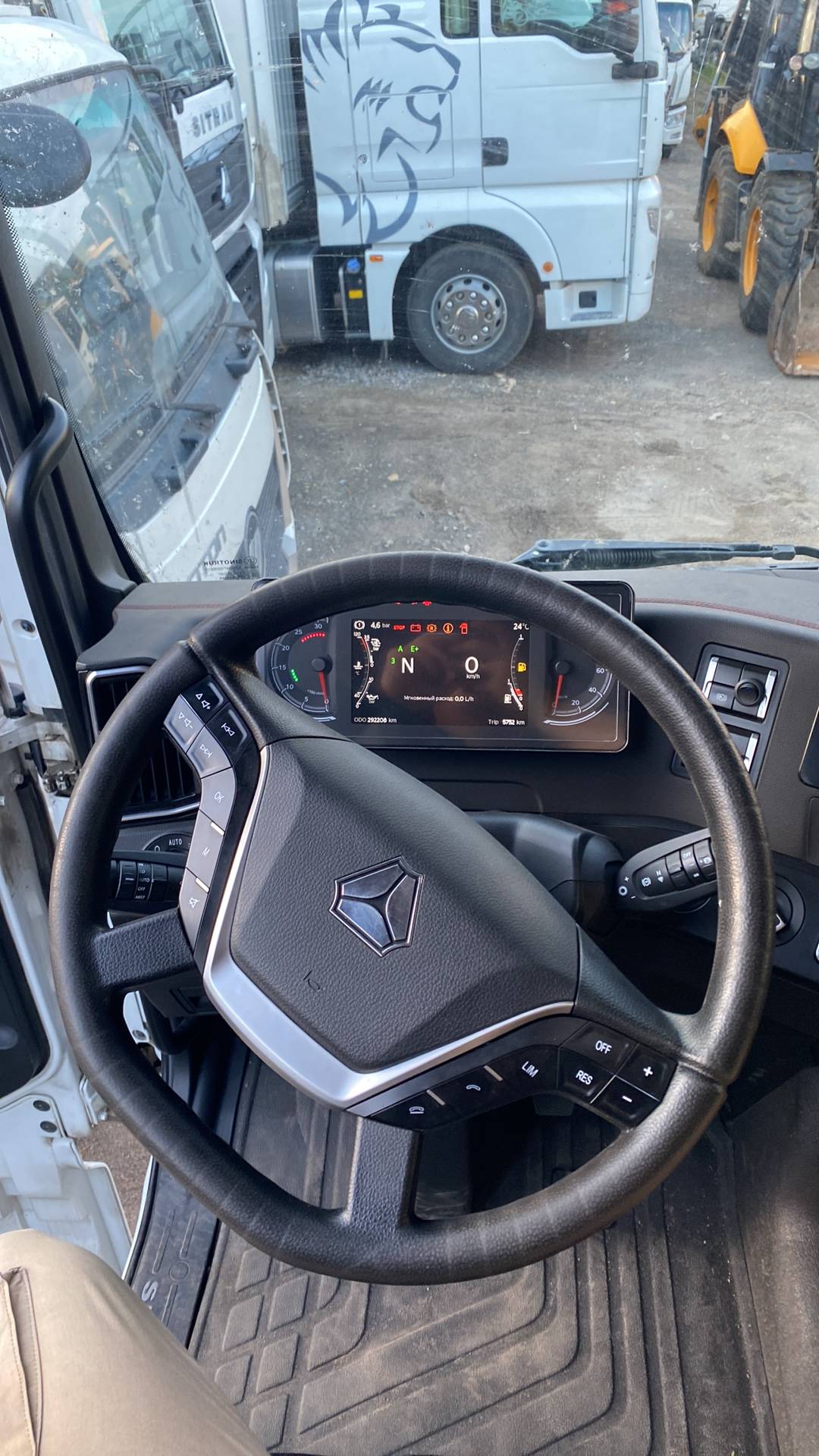 Sitrak ZZ4186V391HE,  292 208 км, 2023 года в лизинг
