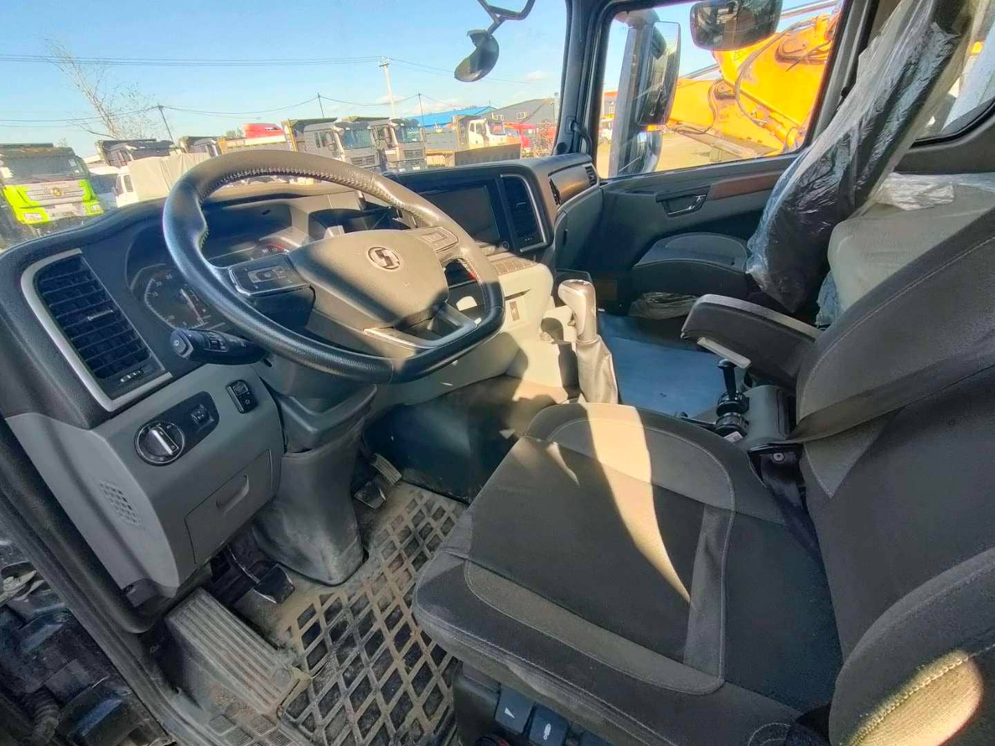 Shacman SX32586V384,  92 076 км, 2024 года в лизинг