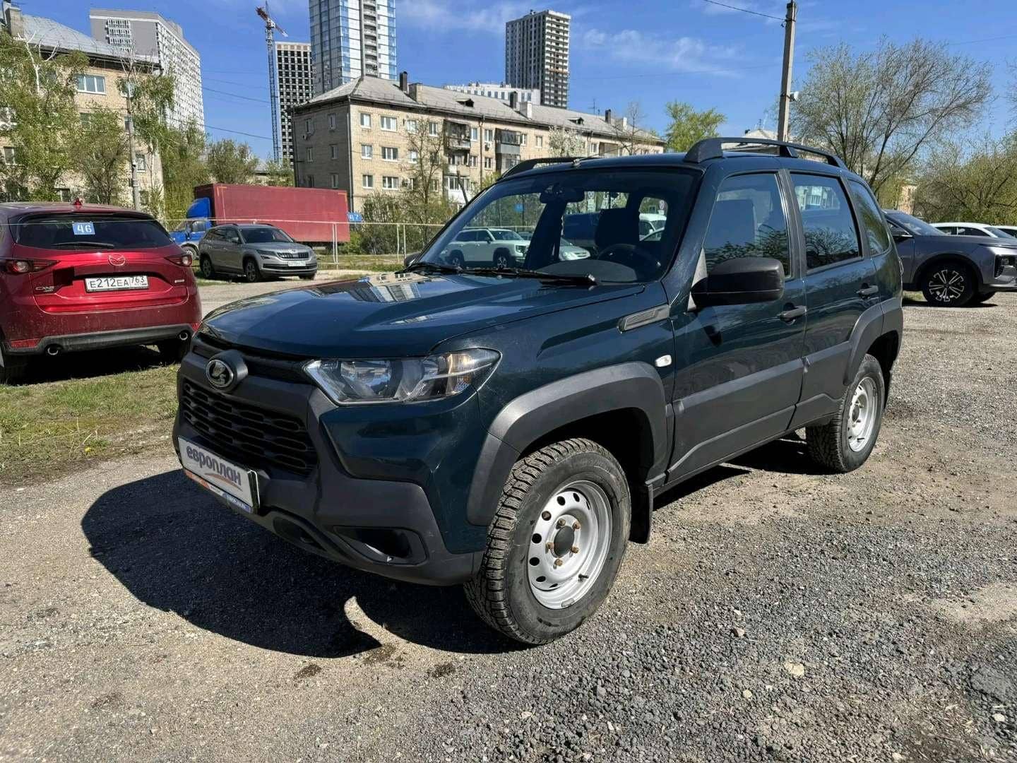 Lada Niva Travel