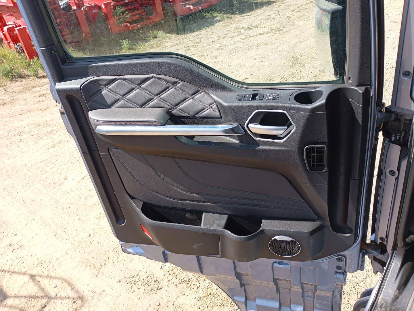 Sitrak С7Н MAX 6×4 ZZ4256V364HE,  205 191 км, 2023 года в лизинг