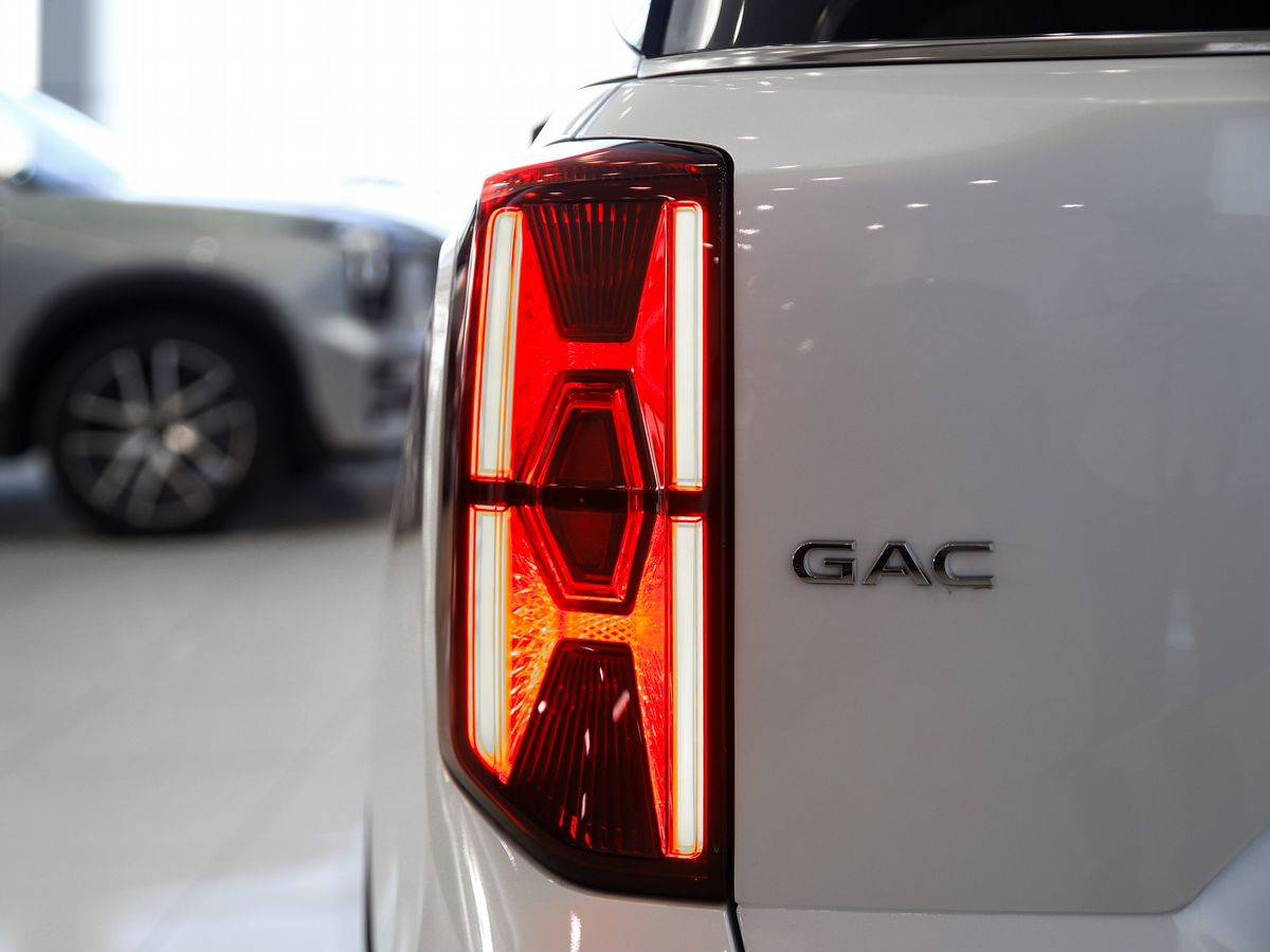 GAC GS8 GX Premium 2.0 8AT 4WD