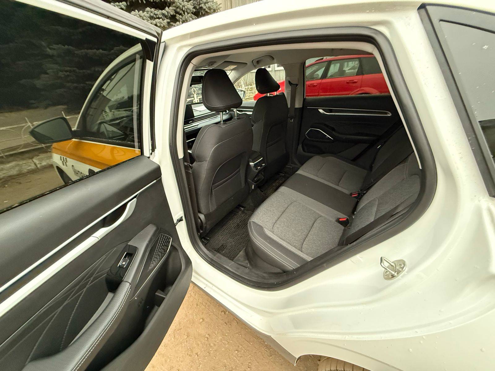 Geely Emgrand,  30 412 км, 2024 года в лизинг