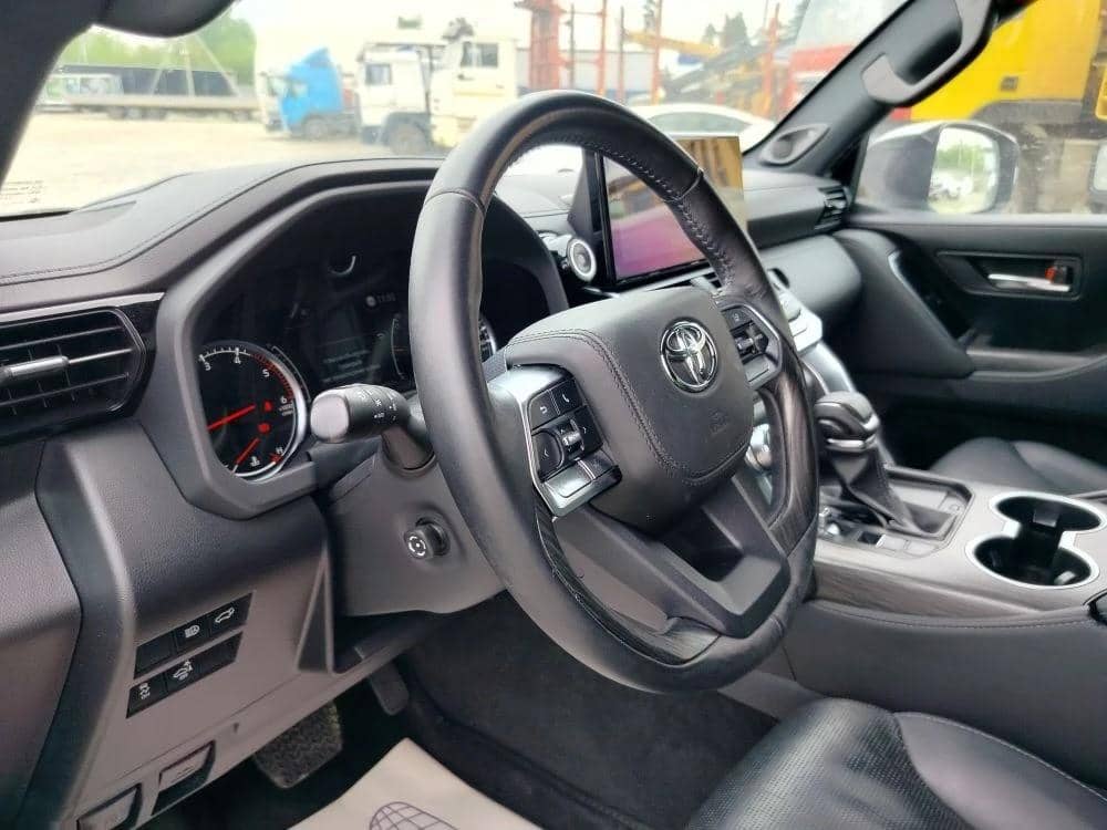 Toyota Land Cruiser 300,  139 152 км, 2021 года в лизинг